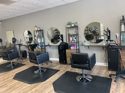 LouBella’s Salon