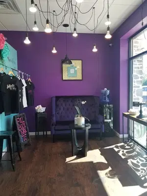ikonick Wax & Beauty Bar