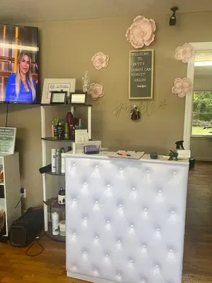 Betty Dominican Salon