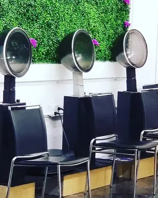 The Queen's Royal Beauty Bar