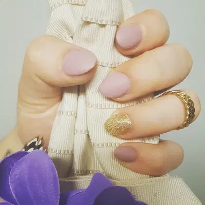 Foxy Nails