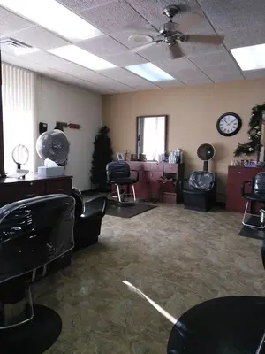 Clipped Accent Hair Salon