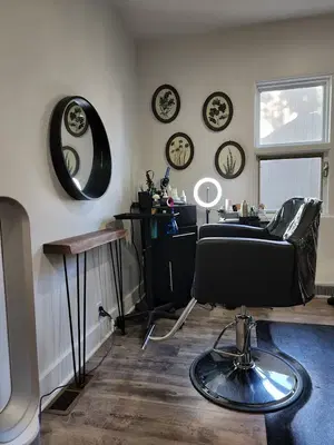 Salon Raven