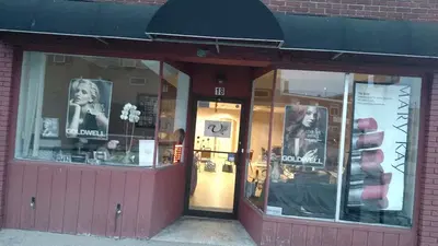 Tia's Salon U