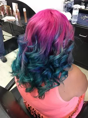 Cyns Salon