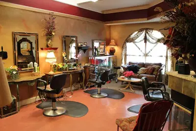 Salon ChriShawn