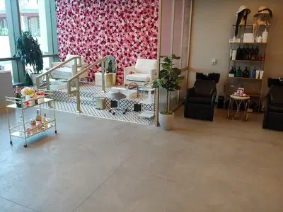 Miss Behave Beauty Salon