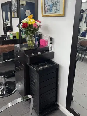 Marilyn’s Beauty Salon