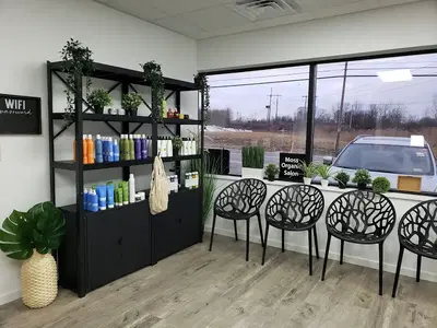 MOSS Salon & Spa (BEAUTY FROM FARM TO CHAIR)