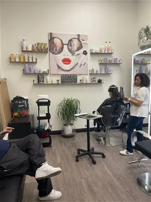 BlowOutNewYork Salon by Cuchi Vega / Master Colorist & Hair Cutter