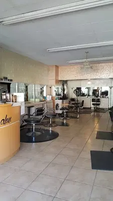 Friends on Third Salon