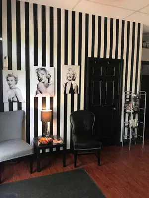 Salon De Soleil