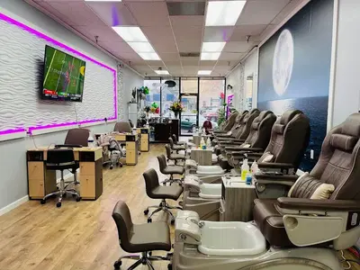 New Moon Nails & Spa