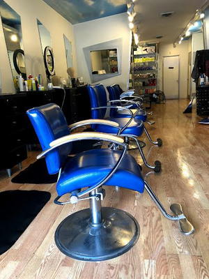 C'Est Moi Salon