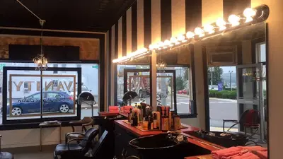 V A N I T Y boutique salon