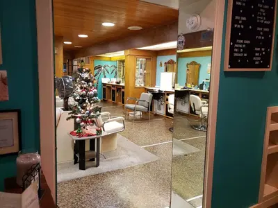 Dee's Cuts & Styles
