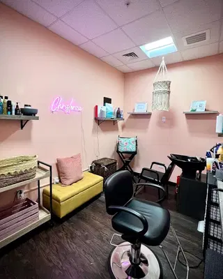 Salon ChrisLorica