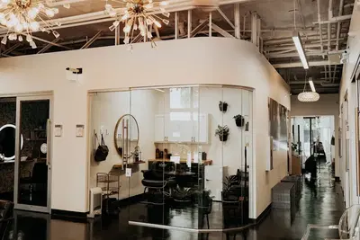 Jones, Salon Suite