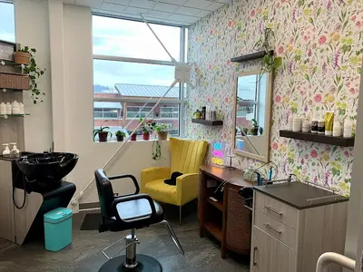 Elle Bee Boutique Salon
