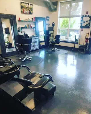 Naomi Sparkle Salon