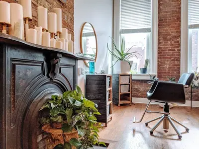 Eagle and Onyx Salon and Healing space