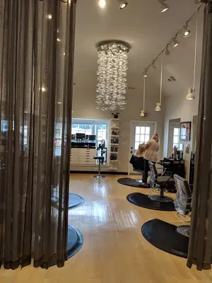 Luster Salon