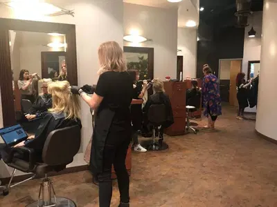 Clique Salon