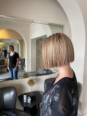 R Valentino Salon