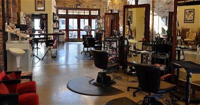 The Upper Hand Salon: River Oaks