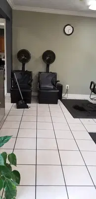 Dora's Beauty Salon