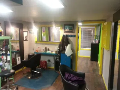 Hairwaves Salon