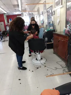 D-Elsa's Beauty Salon
