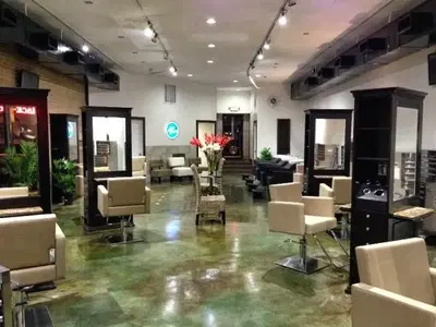 Salon Aura