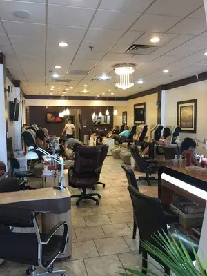 LA Nails (10% Mon - Thur until 2pm)