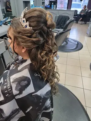 Shears Beauty Salon By Rosy Garduño
