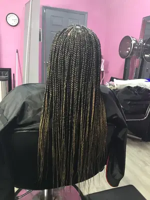 Quintessential Qrowns Salon