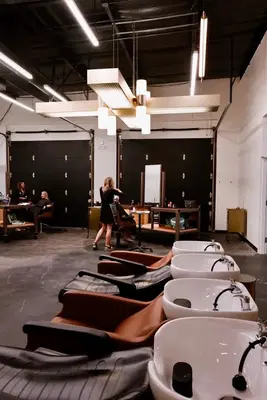 Laina Salon