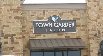 TOWN GARDEN SALON