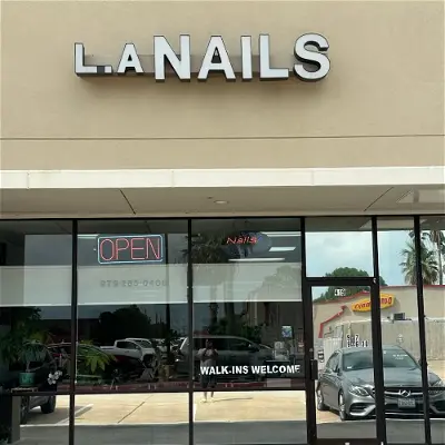 L a Nails