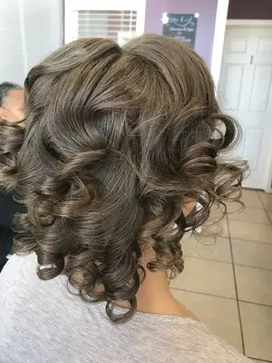 Monique Thompkins Salon
