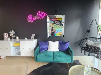 GlowGal Salon and Extension Bar