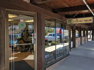Julie Art Salon