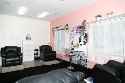 Hey, Dollface! Beauty Lounge