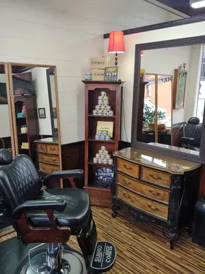 Alexandra's Salon