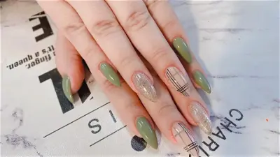 Paris nails