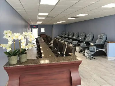 Tipsy Nails & Spa West Bend